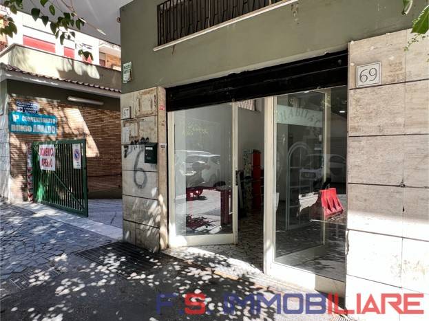 negozio in affitto a Roma in zona Collatino