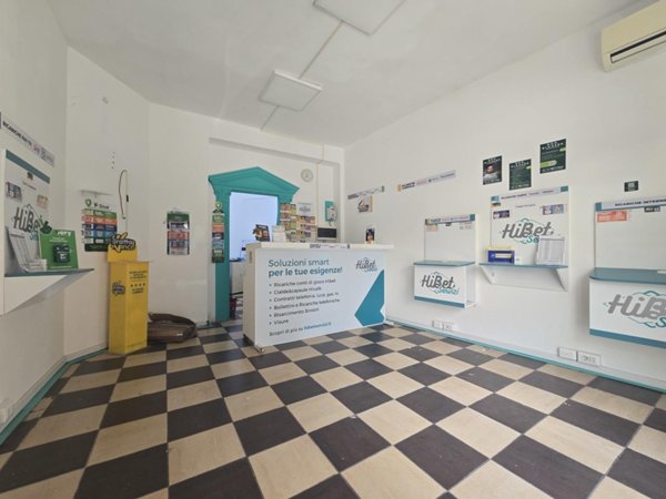 negozio in affitto a Roma in zona Tuscolano