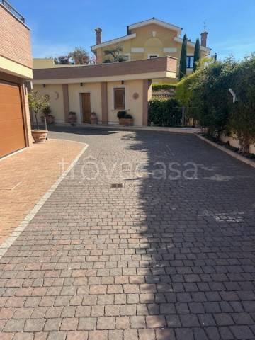 casa indipendente in affitto a Roma in zona Massimina/Casal Lumbroso