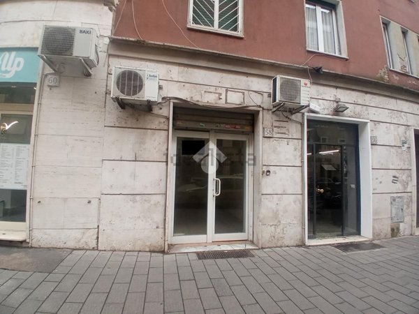 locale commerciale in affitto a Roma in zona Tuscolano