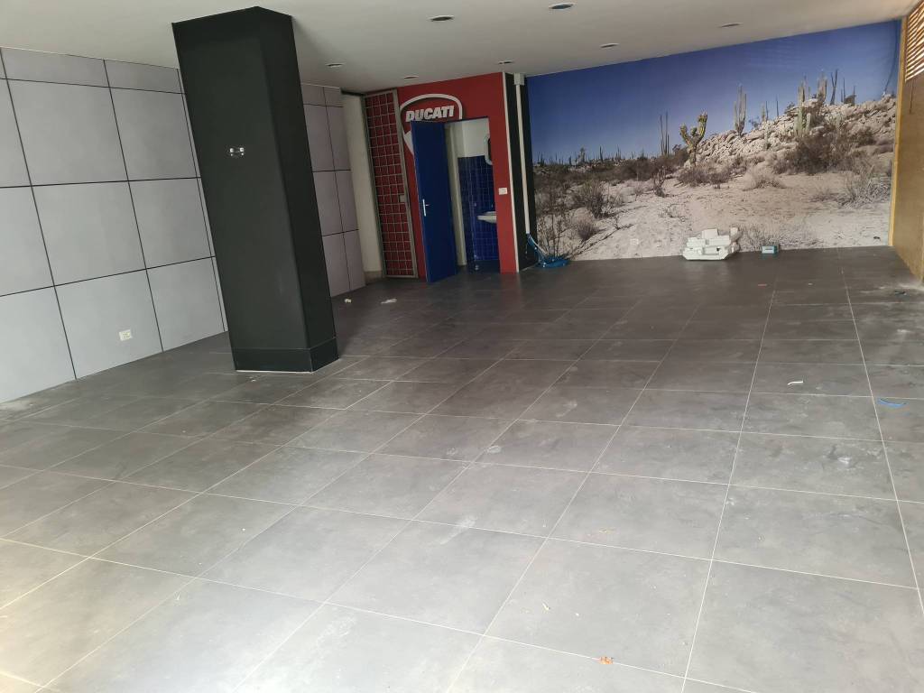 negozio in affitto a Roma in zona Tuscolano