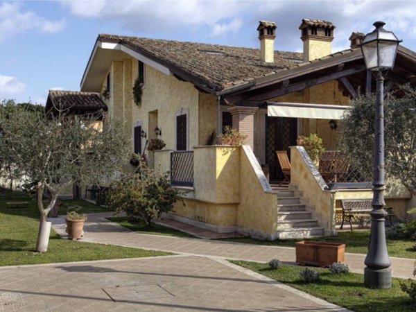 casa indipendente in affitto a Roma in zona Axa