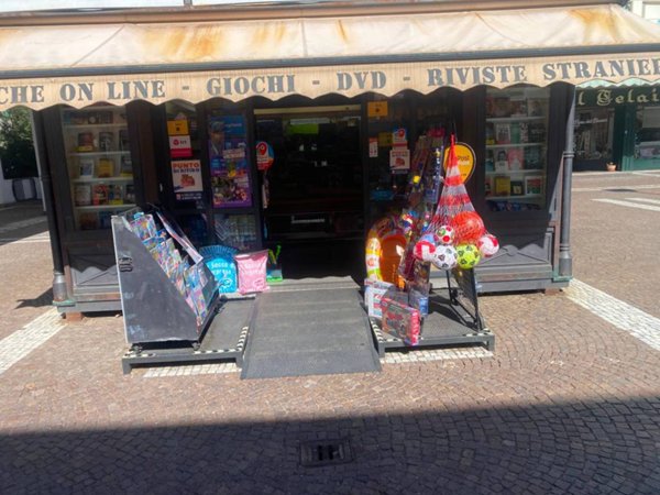 negozio in affitto a Roma in zona Casal Palocco