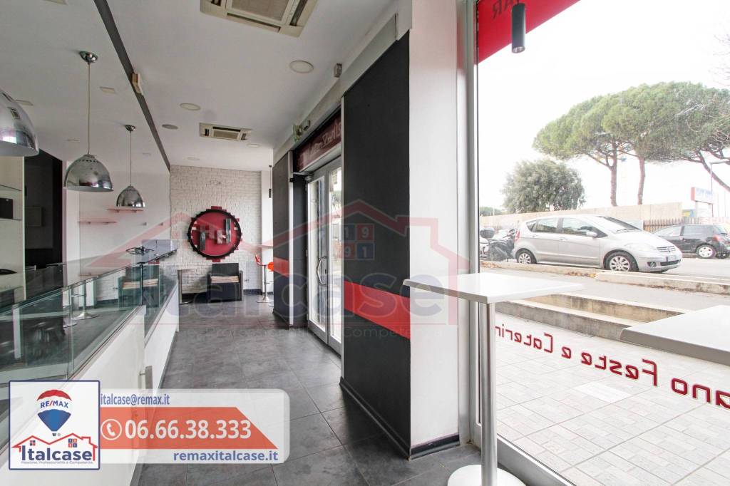 negozio in affitto a Roma in zona Torrevecchia