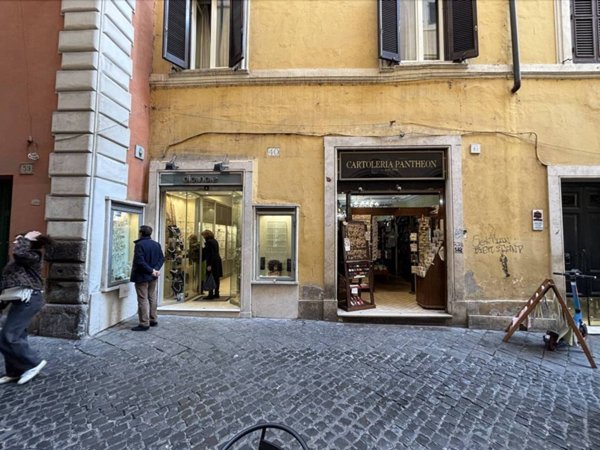 negozio in affitto a Roma in zona Parione/Sant'Eustachio