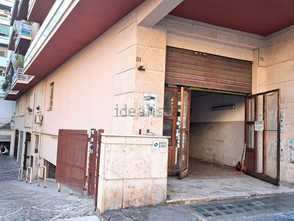 locale commerciale in affitto a Roma