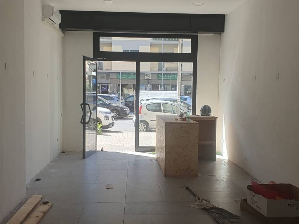 negozio in affitto a Roma in zona Castel Fusano
