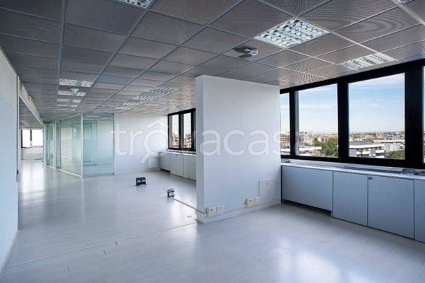 ufficio in affitto a Roma in zona Torrino