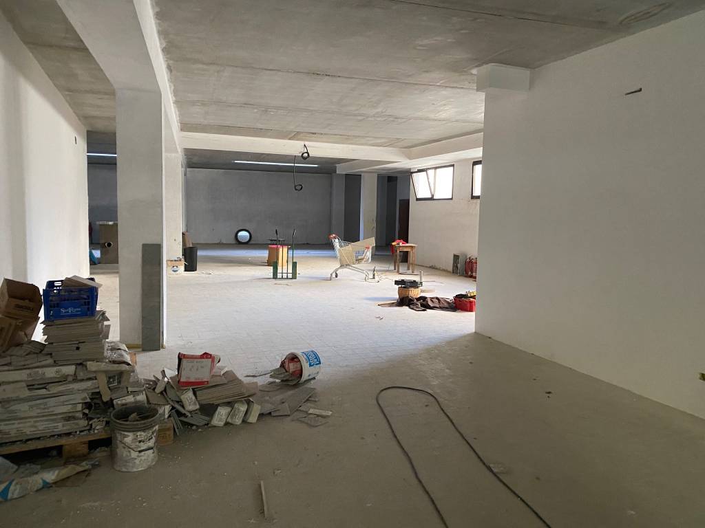negozio in affitto a Roma in zona Ostia