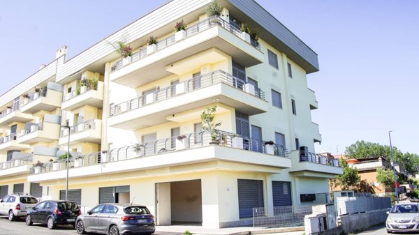 locale commerciale in affitto a Roma in zona Acilia