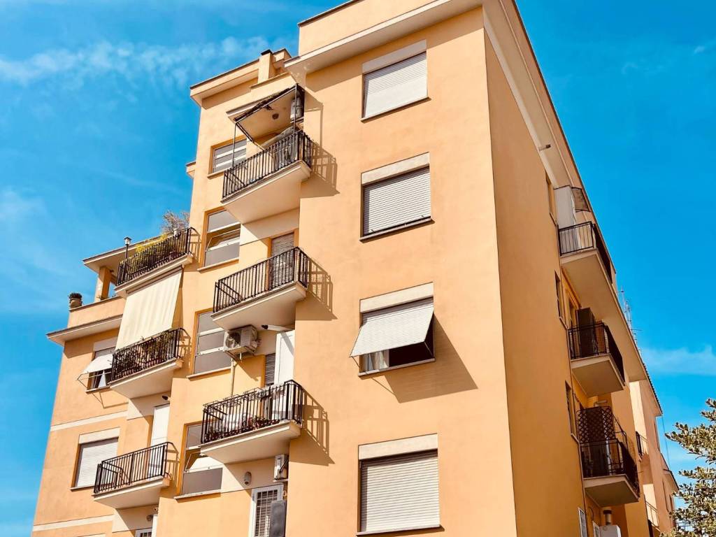 locale commerciale in affitto a Roma in zona Trionfale