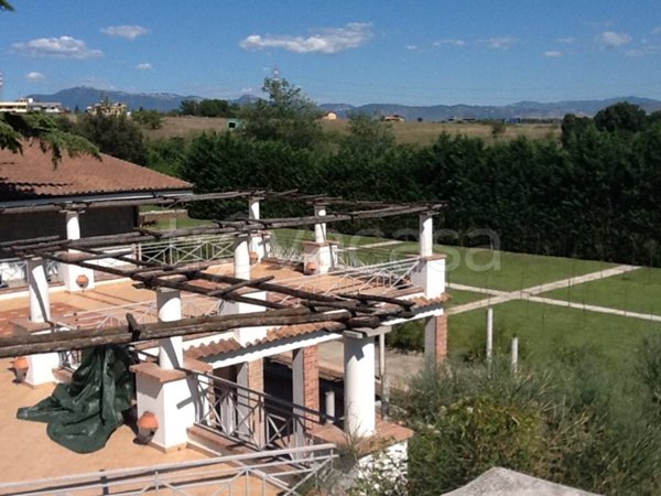 negozio in affitto a Roma in zona Case Rosse