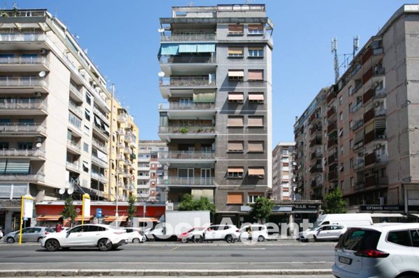 negozio in affitto a Roma in zona Ponte Mammolo