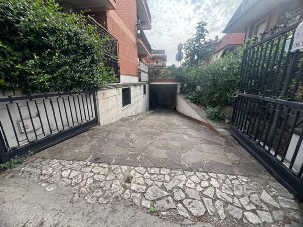 negozio in affitto a Roma in zona Romanina