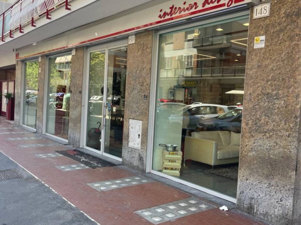 negozio in affitto a Roma in zona Cinecittà