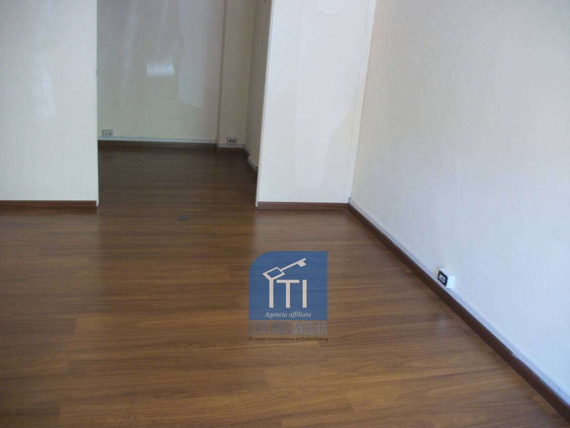 negozio in affitto a Roma in zona Tuscolano