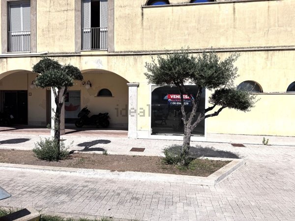 locale commerciale in affitto a Roma in zona Ostia