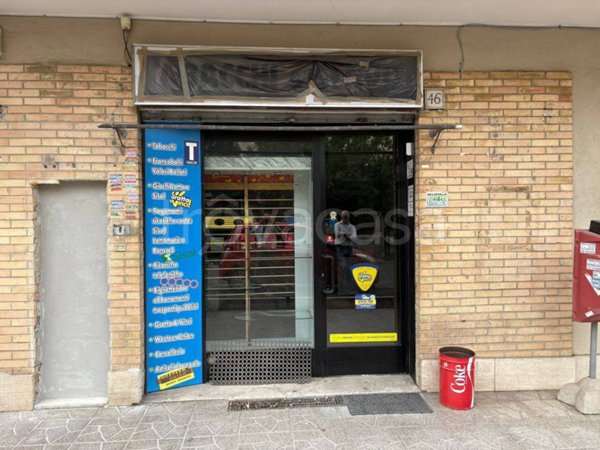 negozio in affitto a Roma in zona San Basilio