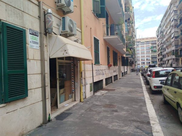 negozio in affitto a Roma in zona Tuscolano
