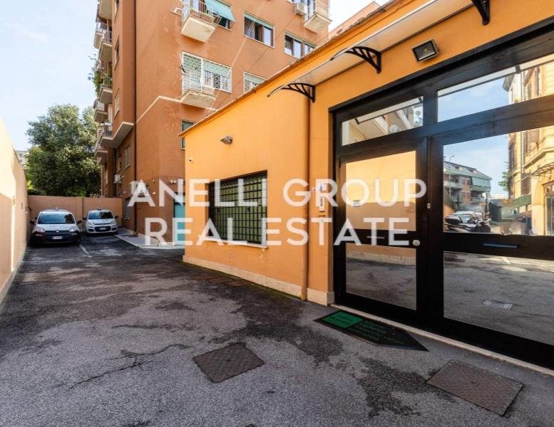 negozio in affitto a Roma in zona Appio Latino