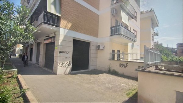 negozio in affitto a Roma in zona Torre Maura