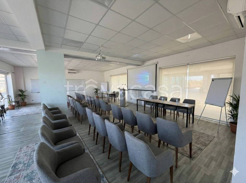 negozio in affitto a Roma in zona Ostia