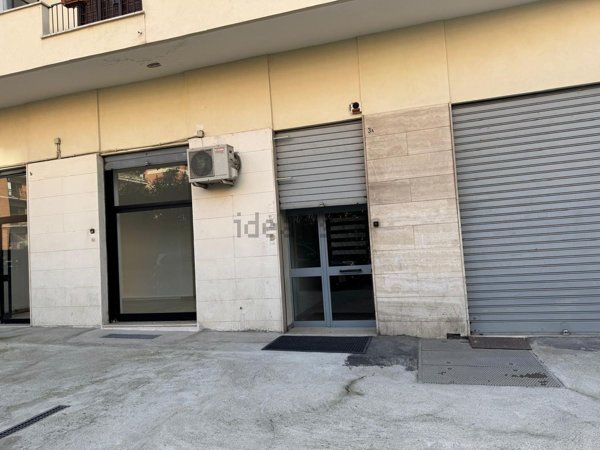 locale commerciale in affitto a Roma in zona Don Bosco