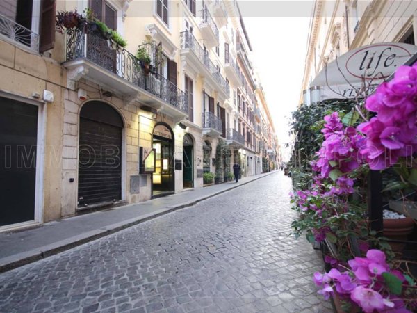 negozio in affitto a Roma in zona Trevi-Colonna