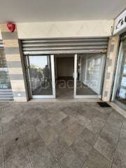negozio in affitto a Roma in zona Mezzocammino