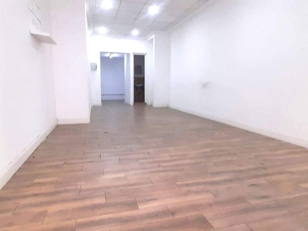 negozio in affitto a Roma in zona Appio Claudio
