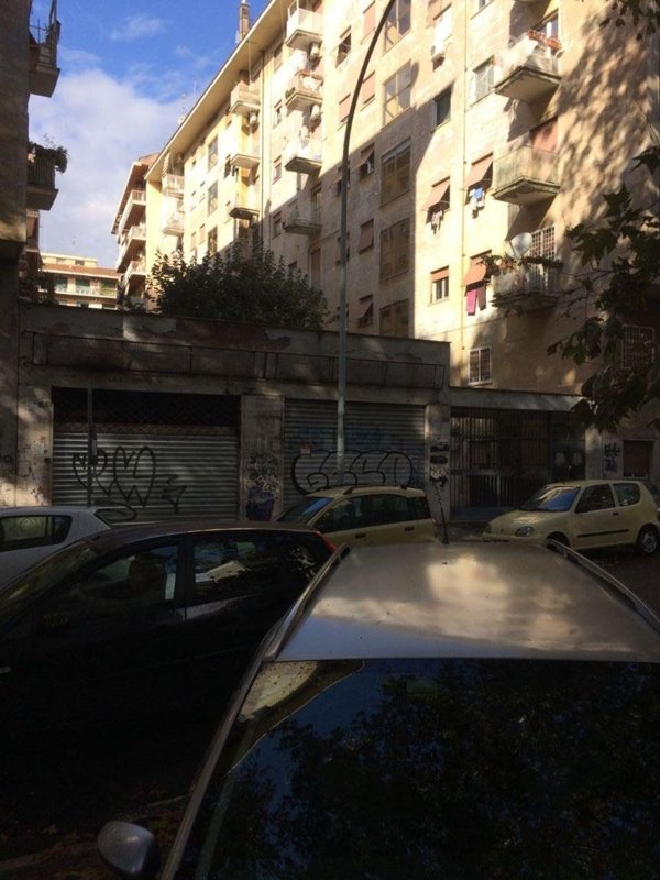 negozio in affitto a Roma in zona Don Bosco