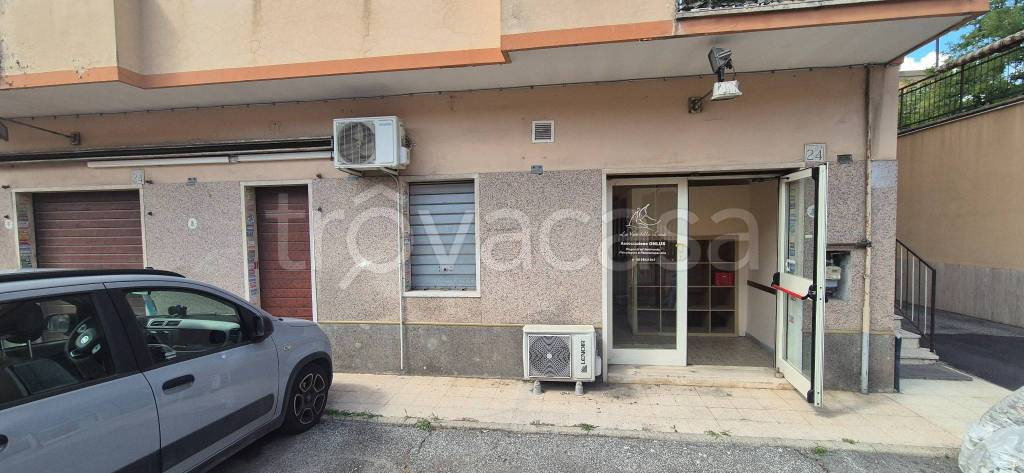 negozio in affitto a Roma