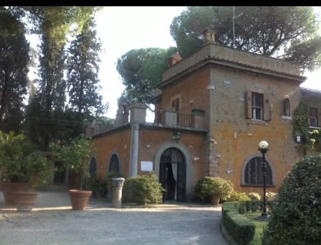 casa indipendente in affitto a Roma in zona Ardeatino