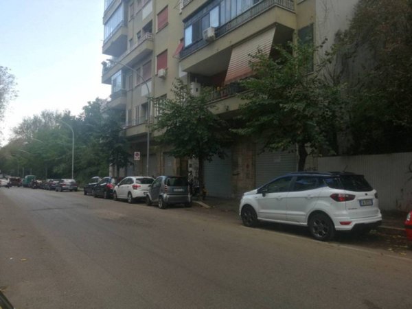 negozio in affitto a Roma in zona Tuscolano