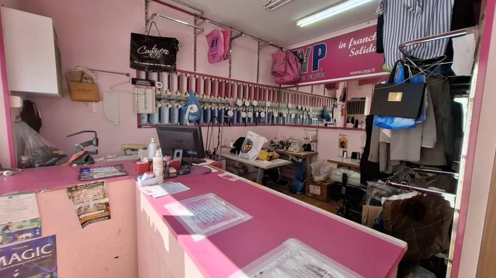 negozio in affitto a Roma in zona EUR