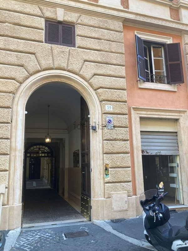 negozio in affitto a Roma in zona Rione Prati