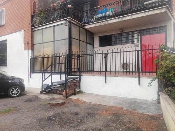 negozio in affitto a Roma in zona Osteria del Curato