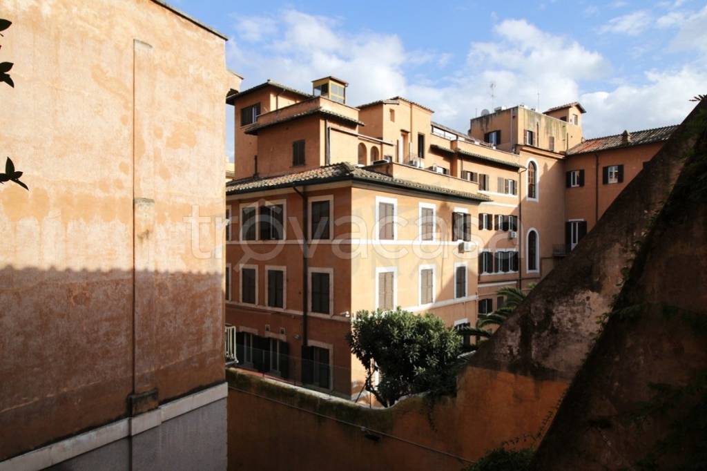 appartamento in affitto a Roma in zona Parione/Sant'Eustachio