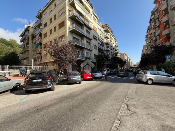 locale commerciale in affitto a Roma
