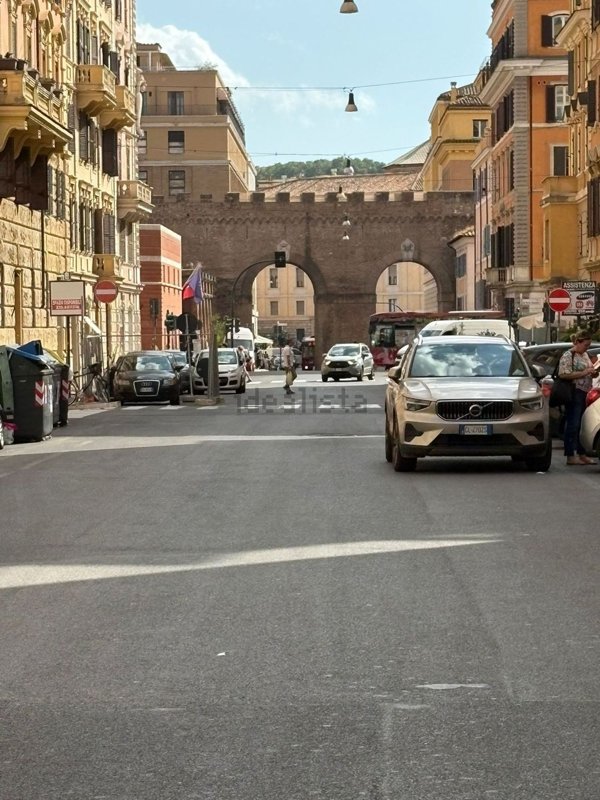 negozio in affitto a Roma in zona Rione Borgo