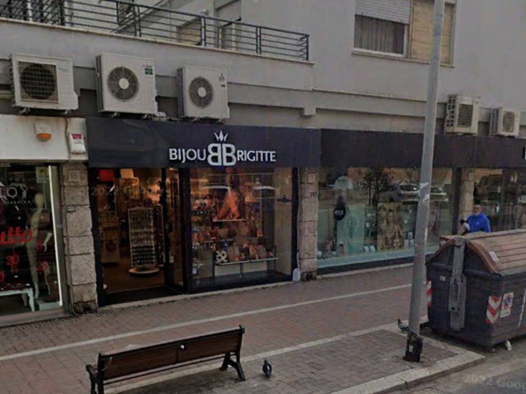 negozio in affitto a Roma in zona Ostia