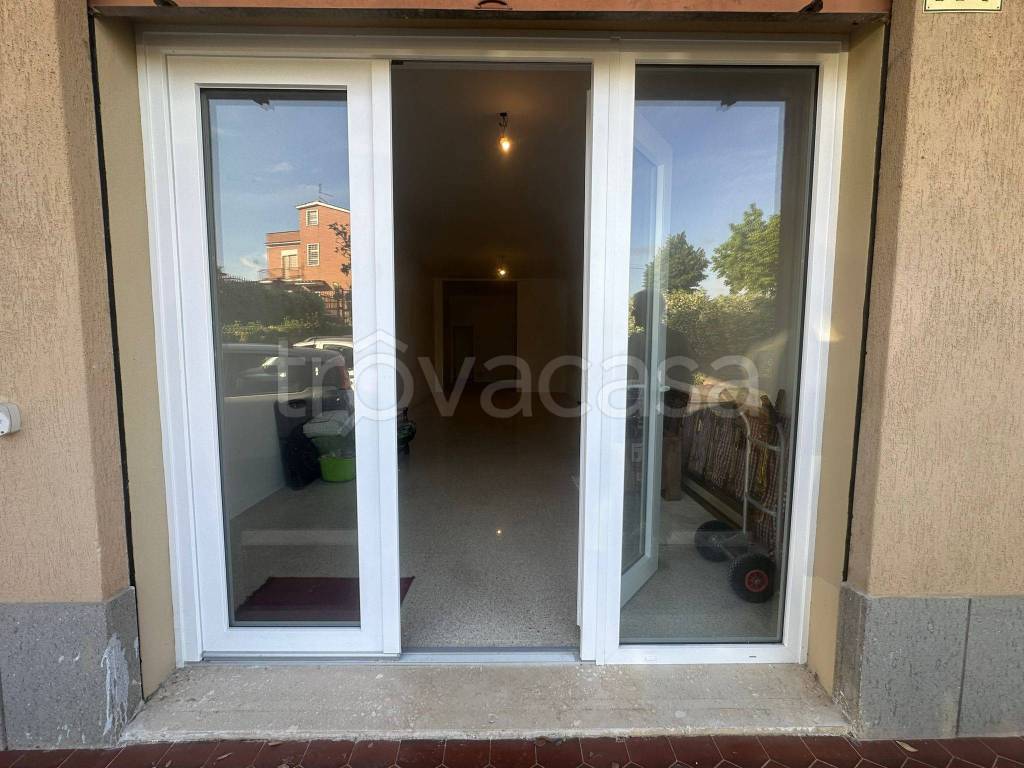 negozio in affitto a Roma in zona Torrione Cerquetta