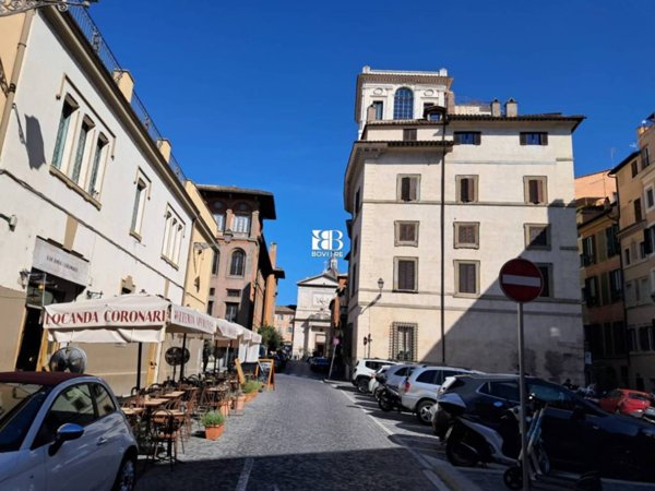 negozio in affitto a Roma in zona Parione/Sant'Eustachio