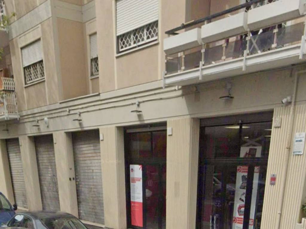 negozio in affitto a Roma in zona Castel Fusano