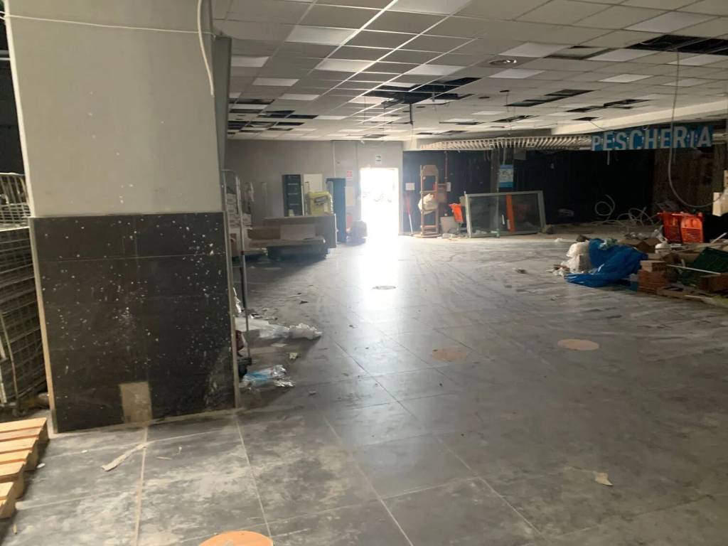 negozio in affitto a Roma in zona Cinecittà