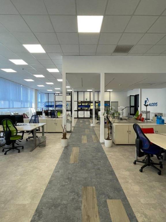 negozio in affitto a Roma in zona Colle del Sole