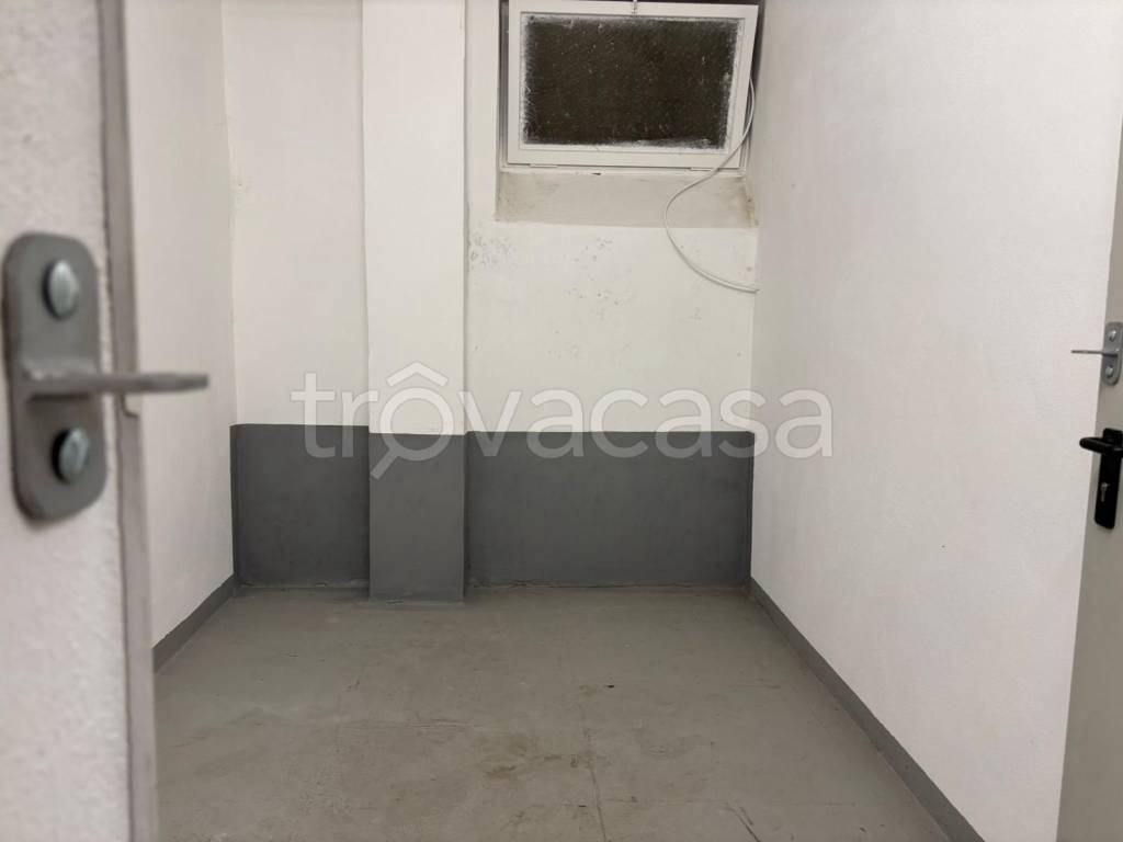 locale commerciale in affitto a Roma in zona Don Bosco