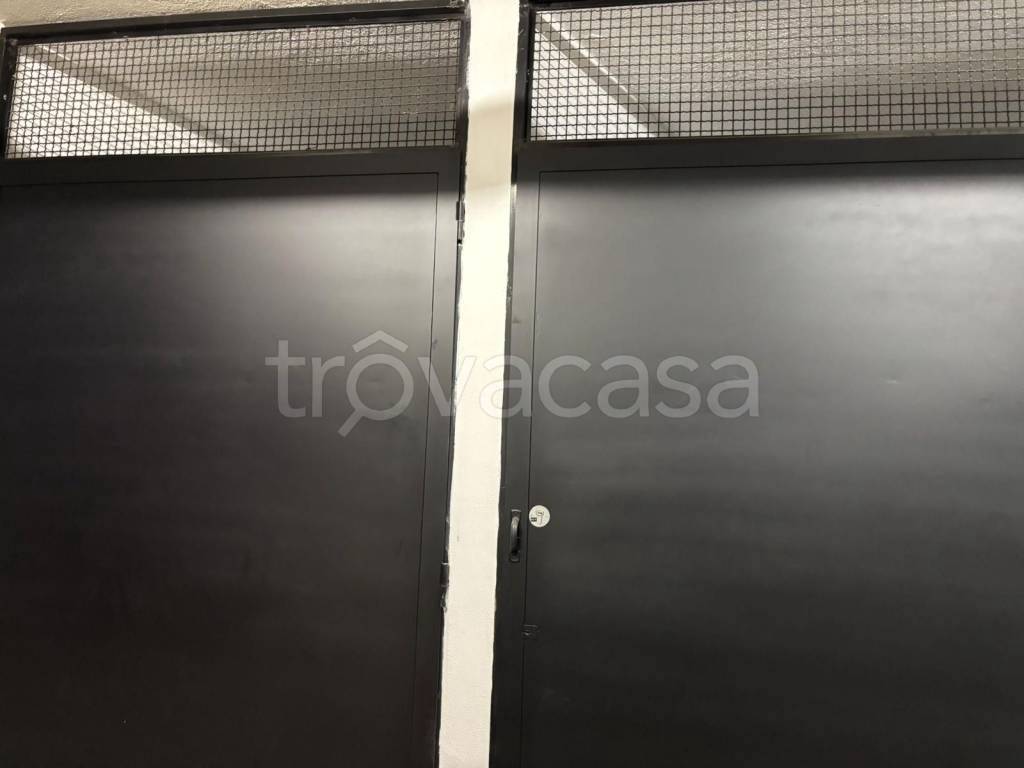 locale commerciale in affitto a Roma in zona Cinecittà