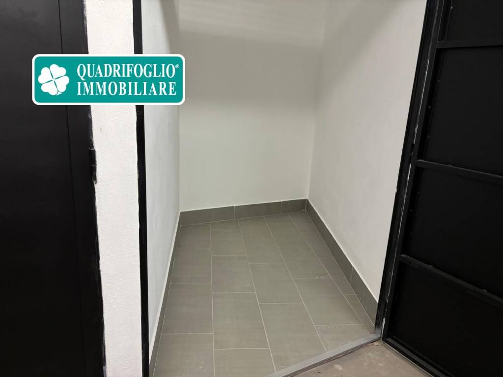 locale commerciale in affitto a Roma in zona Cinecittà