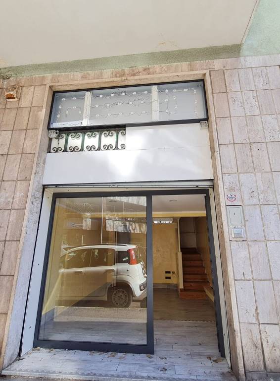 negozio in affitto a Roma in zona Della Vittoria